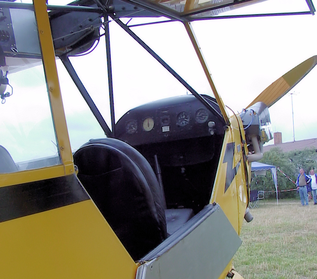 Piper J3c - 65 Cub - Cockpit