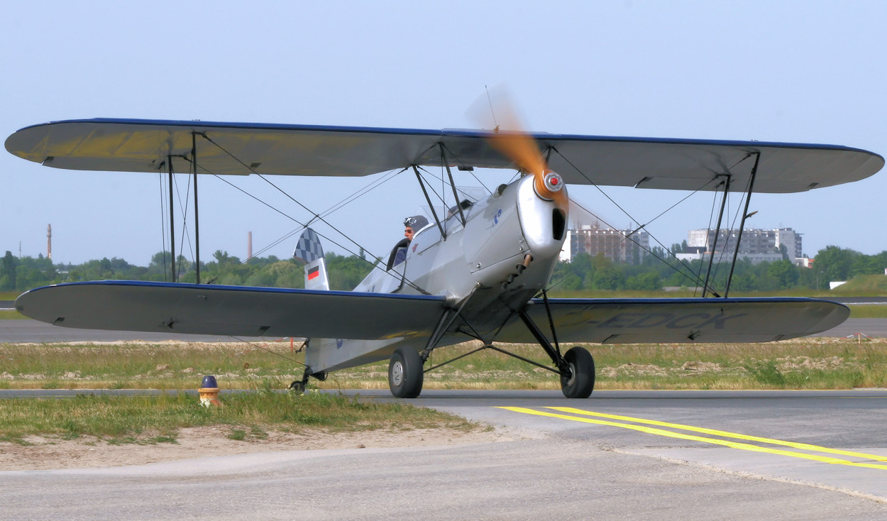 Stampe SV 4C - D-EDCK - kunstflugtauglicher Doppeldecker aus den 1930er Jahren