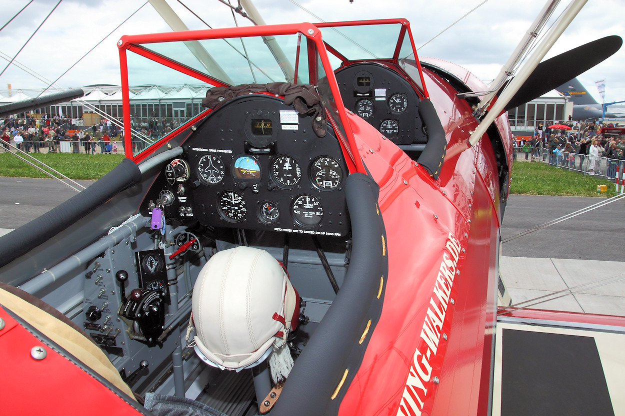 Boeing Stearman PT-17 - Cockpit