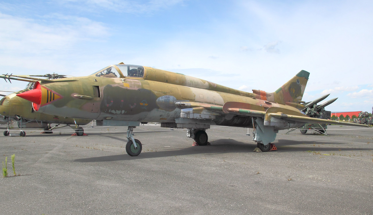 Suchoi Su-22 - Jagdflugzeug mit Schwenkflügel