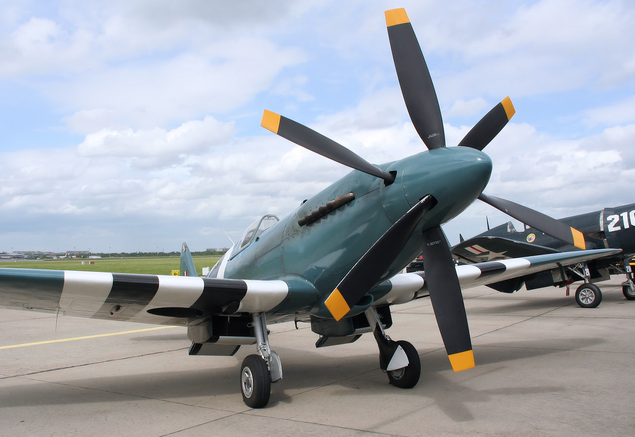 Supermarine Spitfire PR.XIX - unbewaffneter Fotoaufklärer mit gegenläufigem Doppel-Propeller