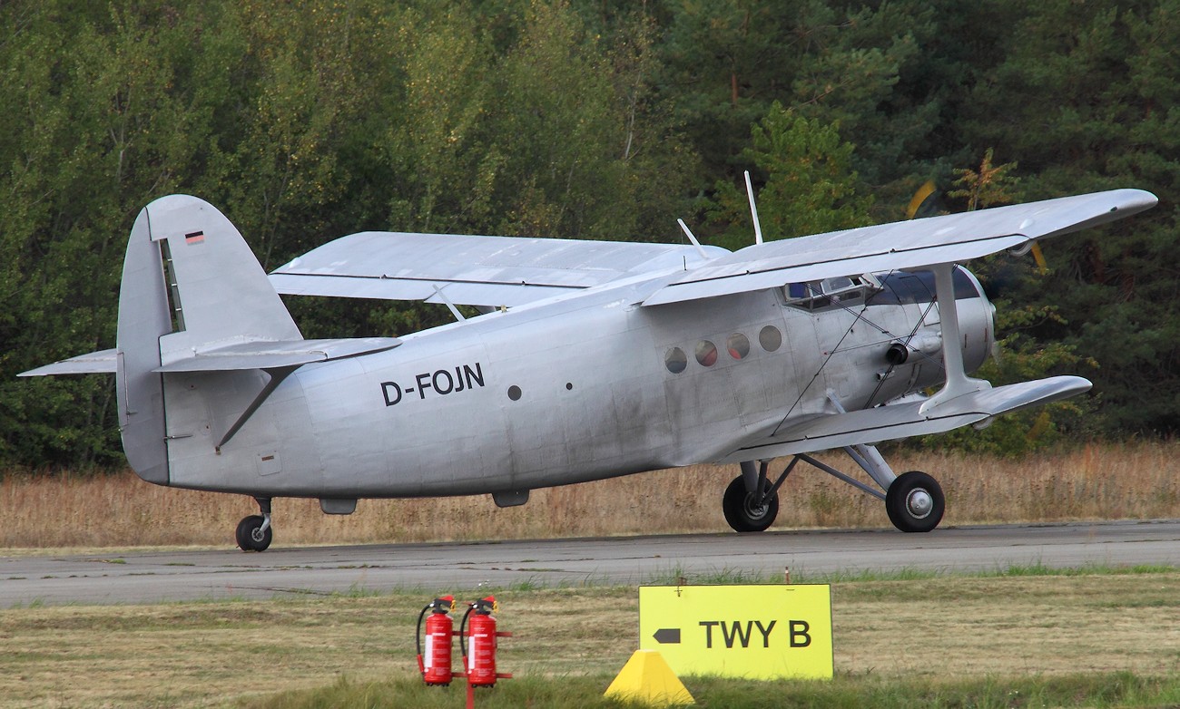 Antonow AN-2 - Rollbahn im LwM Gatow