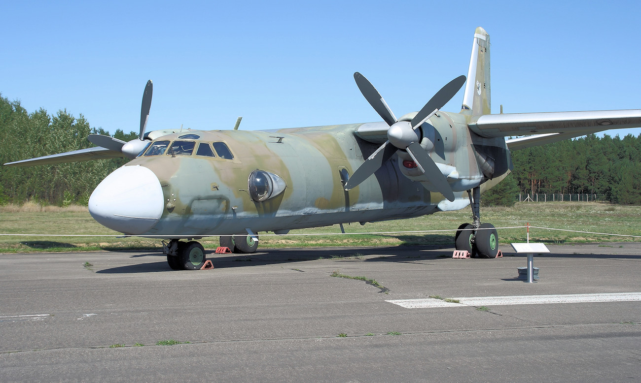 Antonow AN-26 - Frachtflugzeug