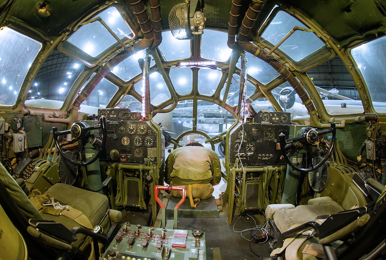 Boeing B-29 Superfortress - Cockpitansicht
