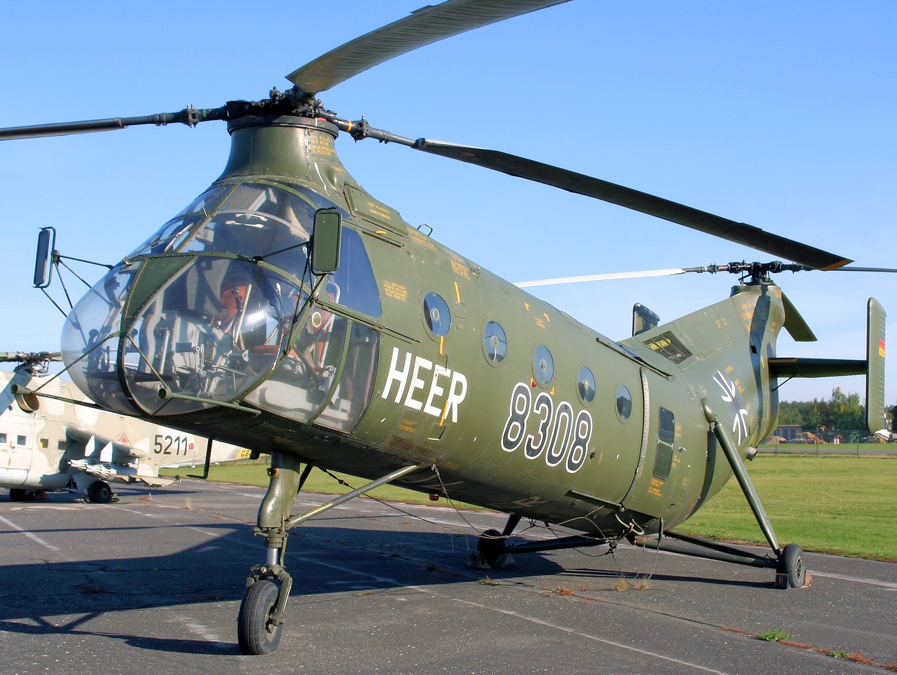 Piasecki / Vertol H-21 Workhorse - Transporthubschraubber mit Doppelrotorblätter in Tandemanordnung