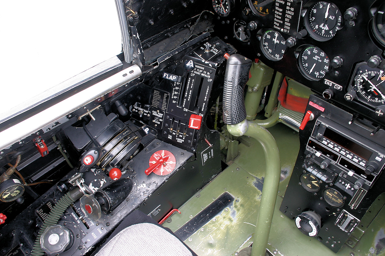 Chance Vought F4U-4 Corsair - Cockpit links