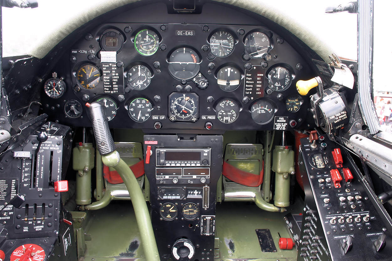 Chance Vought F4U-4 Corsair - Cockpit