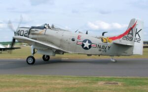 Douglas AD-4N Skyraider - Trägerflugzeug