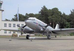 Douglas C-47 Dakota - Transportflugzeug