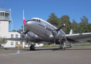 Douglas C-47 Dakota - Zweiter Weltkrieg