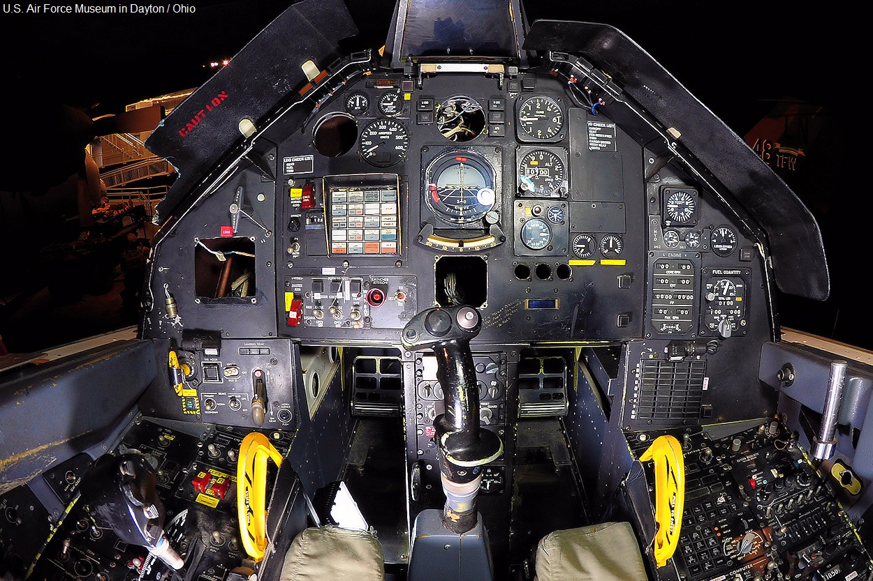 Lockheed F-117A Nighthawk - Cockpit