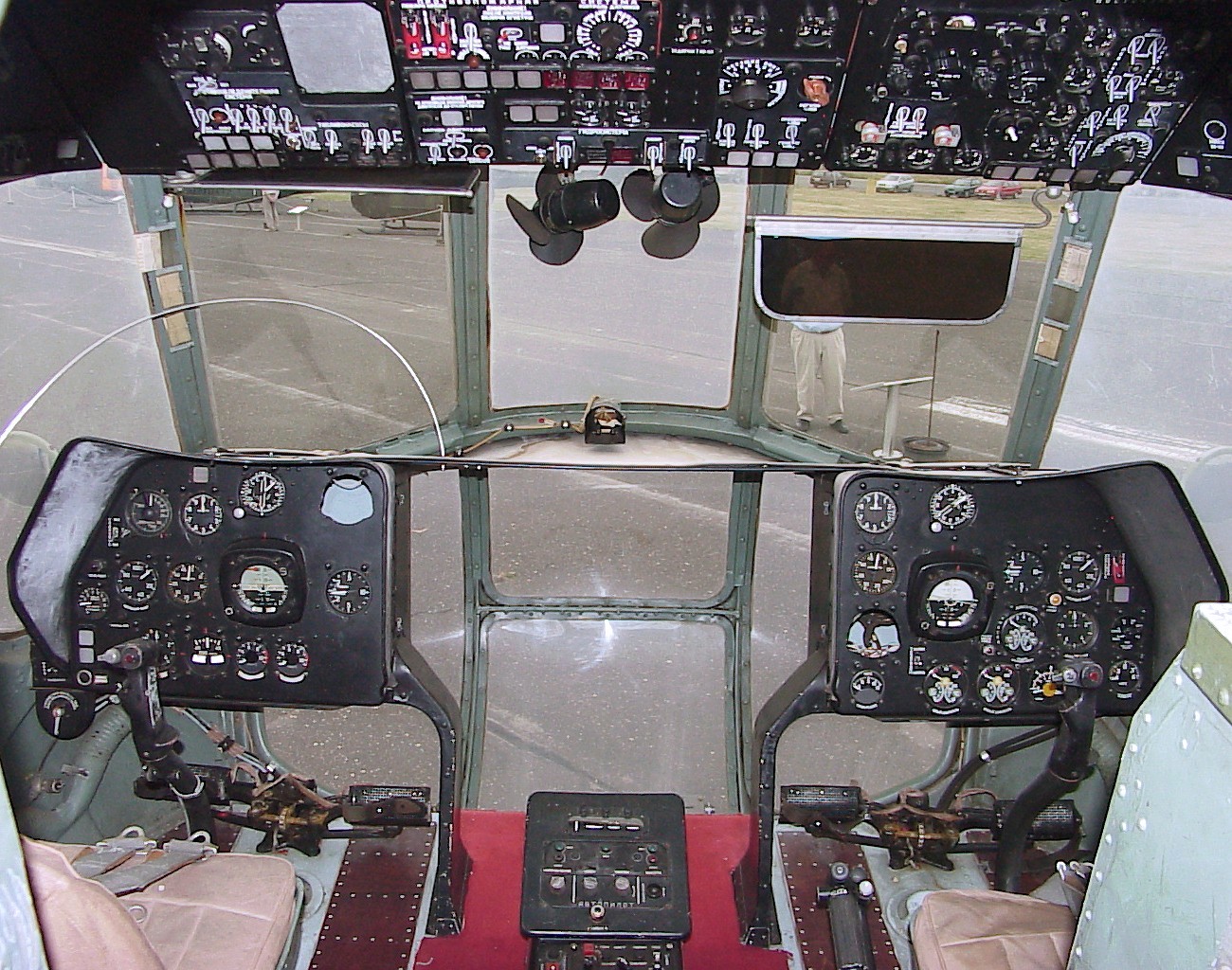 Mil Mi-9 - Cockpit