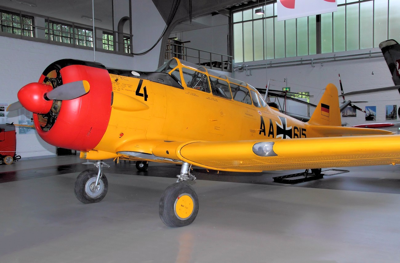 North American CCF Harvard Mk.4 - Schulflugzeug der USA aus der Zeit des Zweiten Weltkriegs