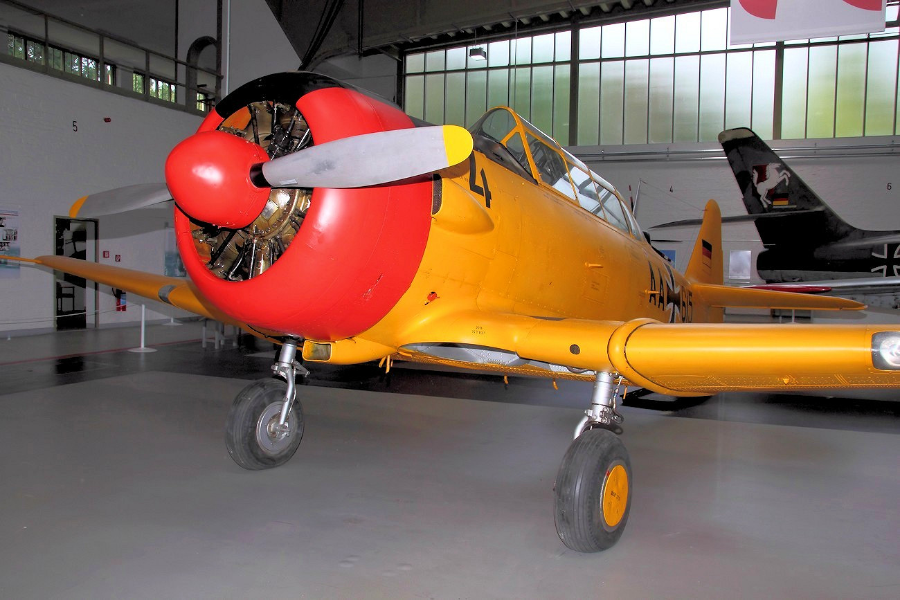 North American CCF Harvard Mk.4 - Canadien Car and Foundry