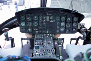 Bell UH-1D Iroquois - Cockpit