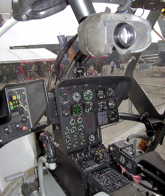 Cockpit der Bölkow BO 105 PAH