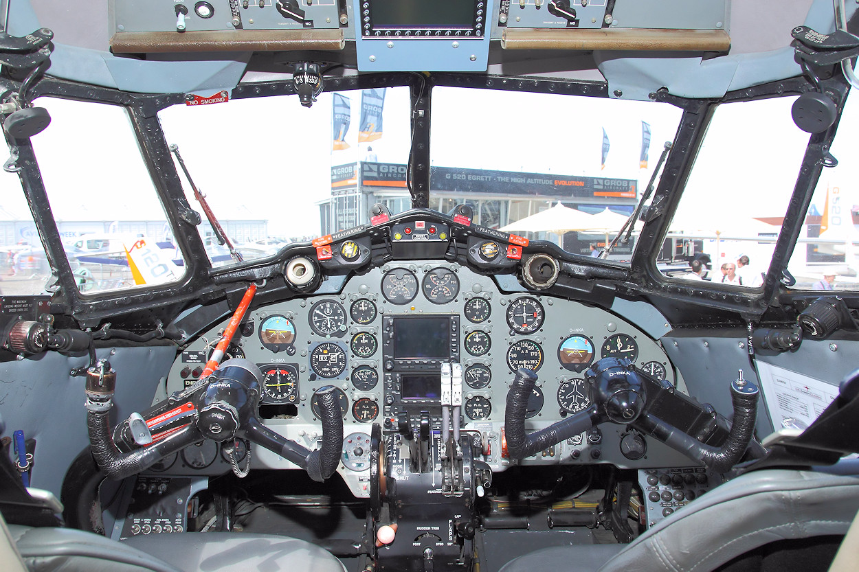 De Havilland D.H. 104 Dove Cockpit