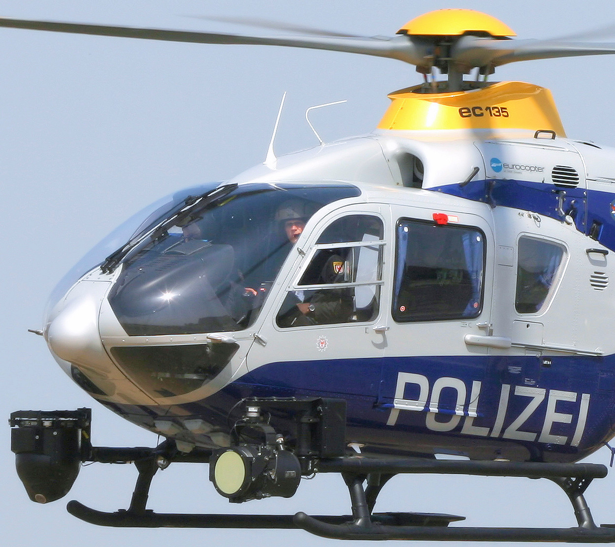 Eurocopter EC-135 - Flug des Polizeihubschraubers