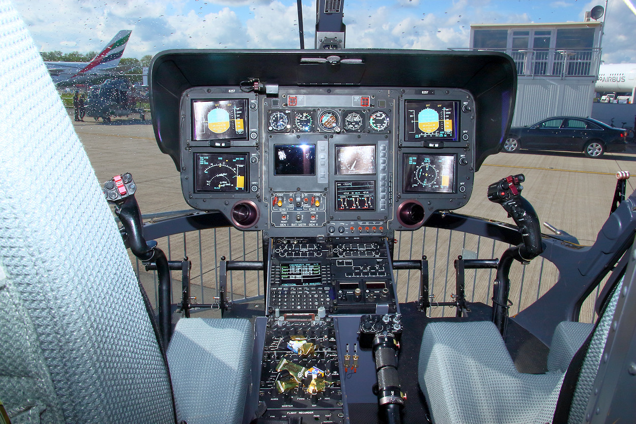 Eurocopter SHS EC 135 T1 - Cockpit