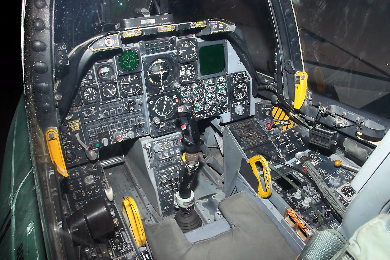 Fairchild Republic A-10 - Cockpit