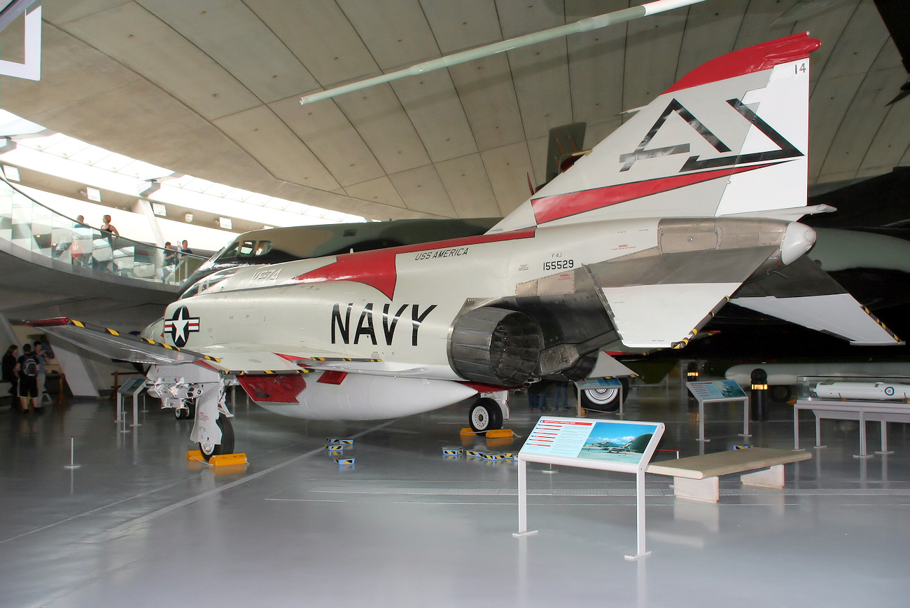 McDonnell Douglas F-4J Phantom II - Jagdflugzeug