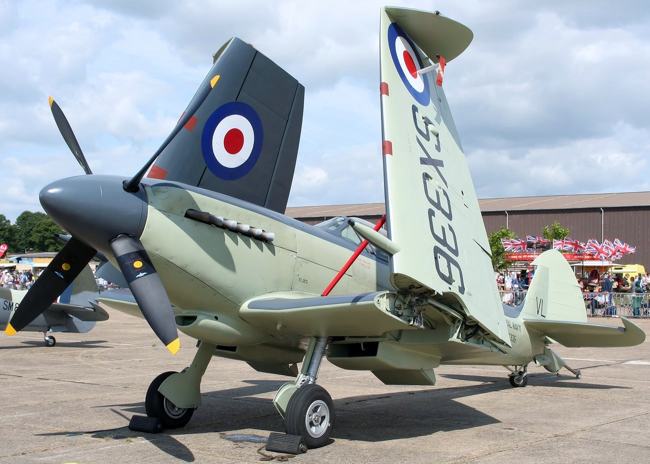 Supermarine Seafire F XVII - Marinejägerversion der Supermarine Spitfire mit Klappflügel