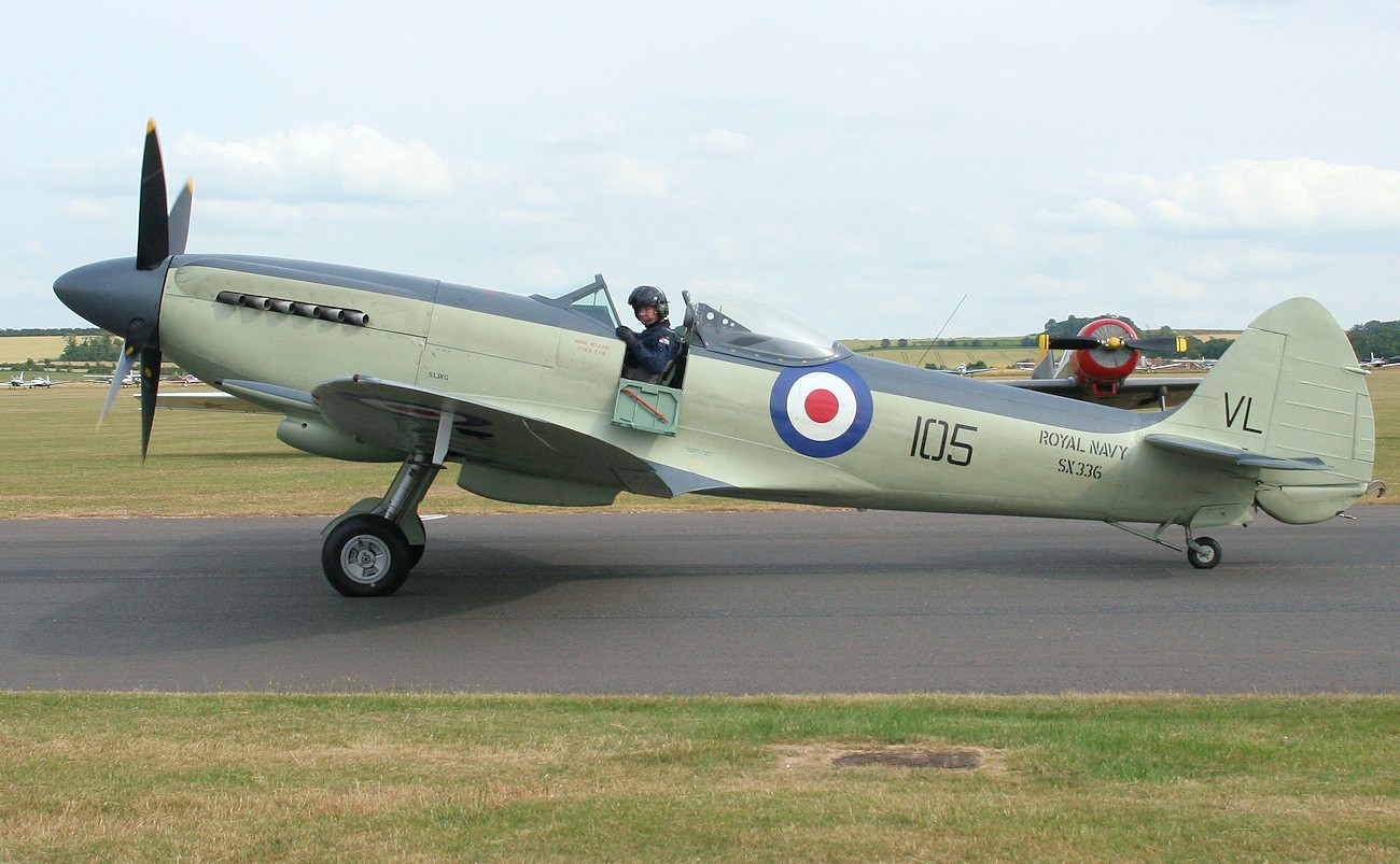 Supermarine Seafire F XVII - Marinejägerversion der Supermarine Spitfire mit Fanghaken und Klappflügel