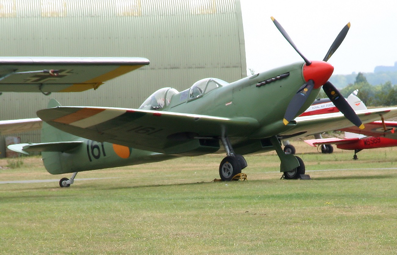 Supermarine Spitfire TE308 - wurde zu bewaffnetem Trainingsflugzeug mit zwei Cockpits umgebaut