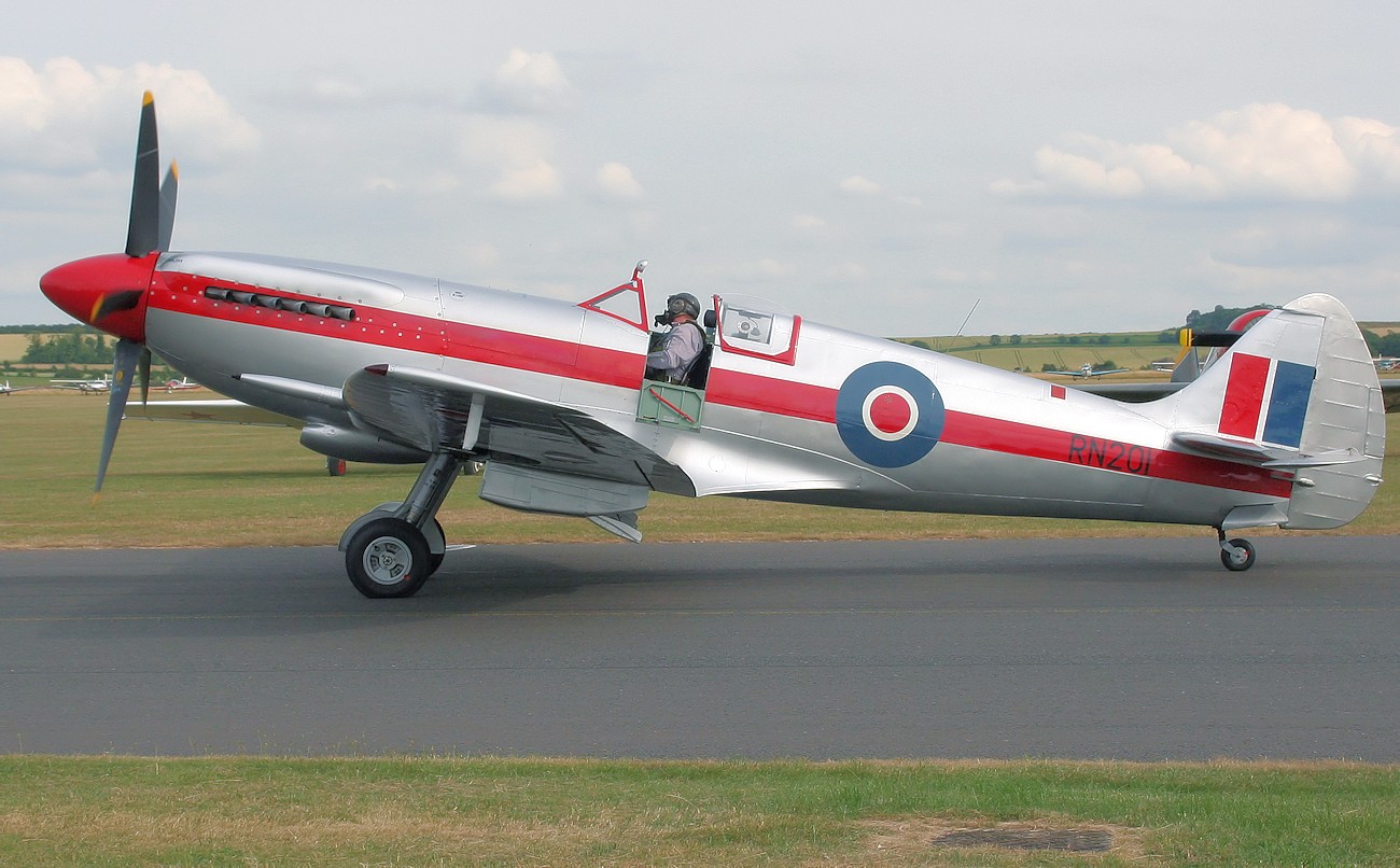 Supermarine Spitfire Mk.XIV - Kampfflugzeuge der RAF mit 5-Blatt-Propeller