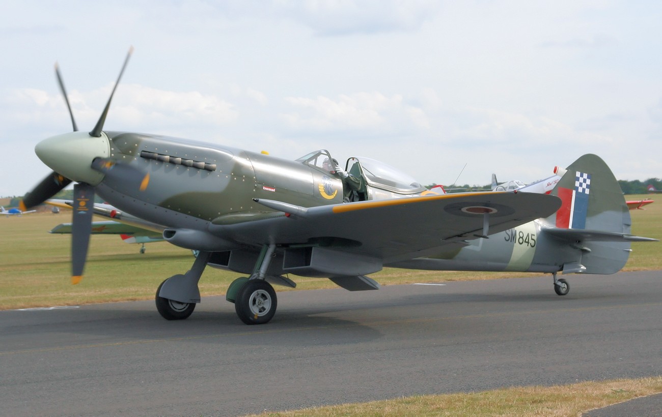 Supermarine Spitfire Mk.XVIII - Version mit Vollsichthaube und verstellbarem 5-Blatt-Propeller