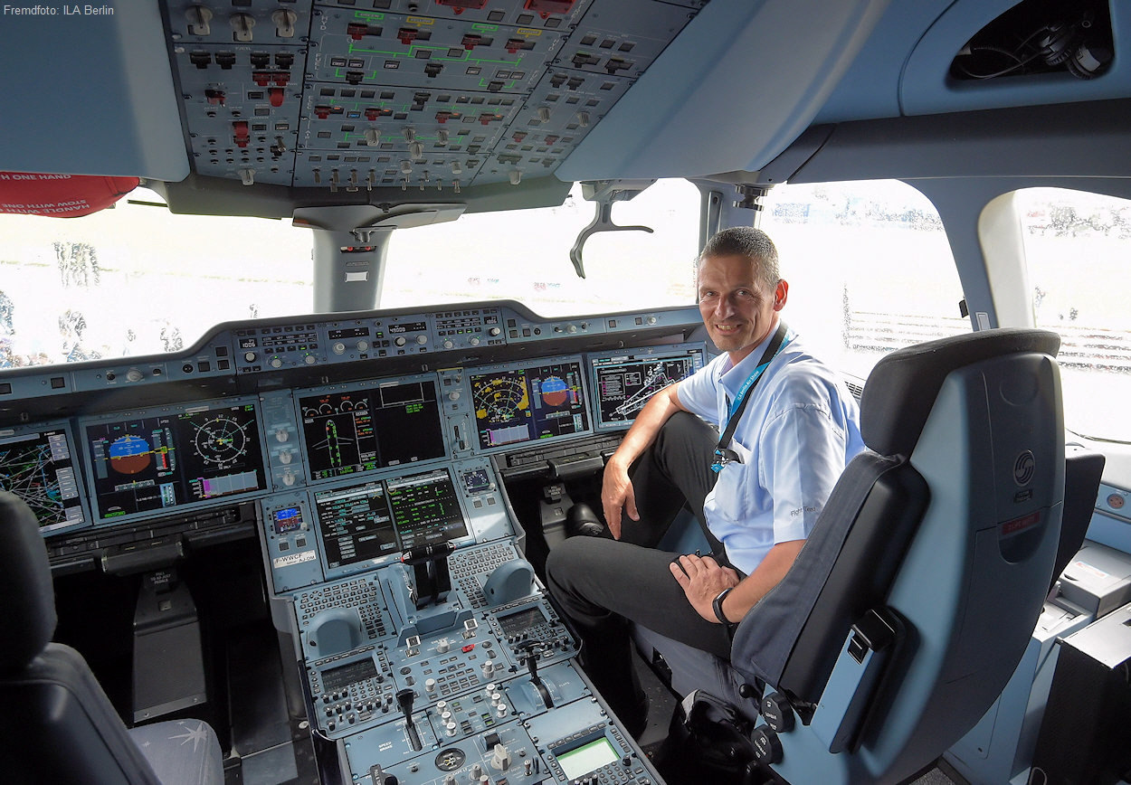 Airbus A380-800 Cockpit