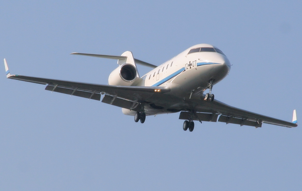 Canadair Challenger CL-601 - Flugdienst