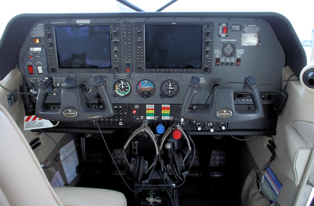 Cessna 206 H Stationair - Cockpit