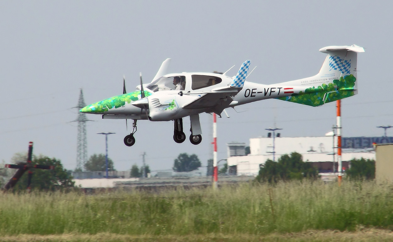 Diamond DA42 New Generation - Landeanflug