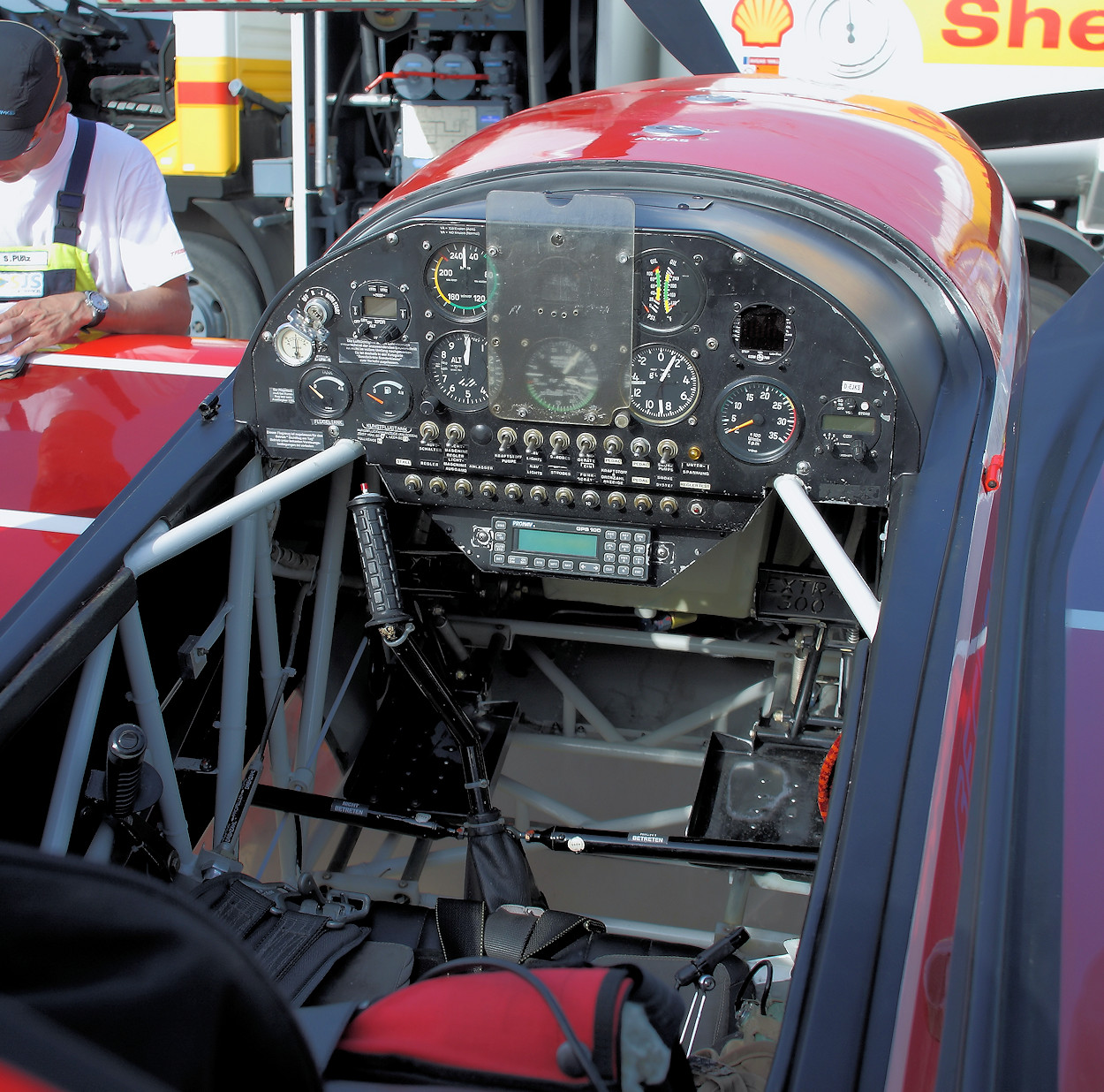 Extra 300 S - Cockpit