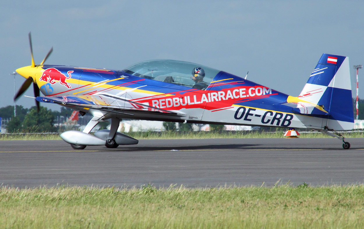 Extra 300L Red Bull - OE-CRB Kunstflugzeug