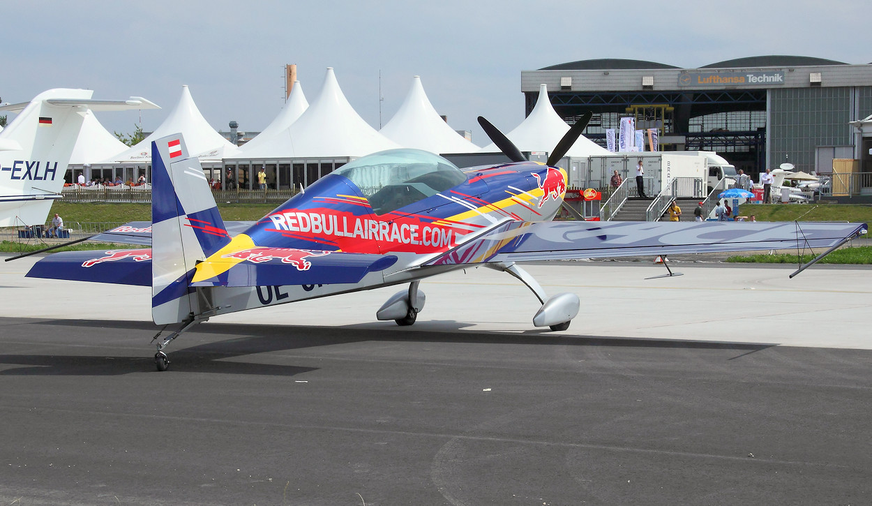 Extra 300L Red Bull - Kunstflug