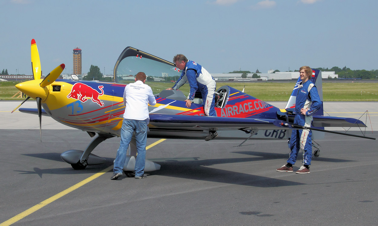 Extra 300L Red Bull - Flugzeug der Flying Bulls