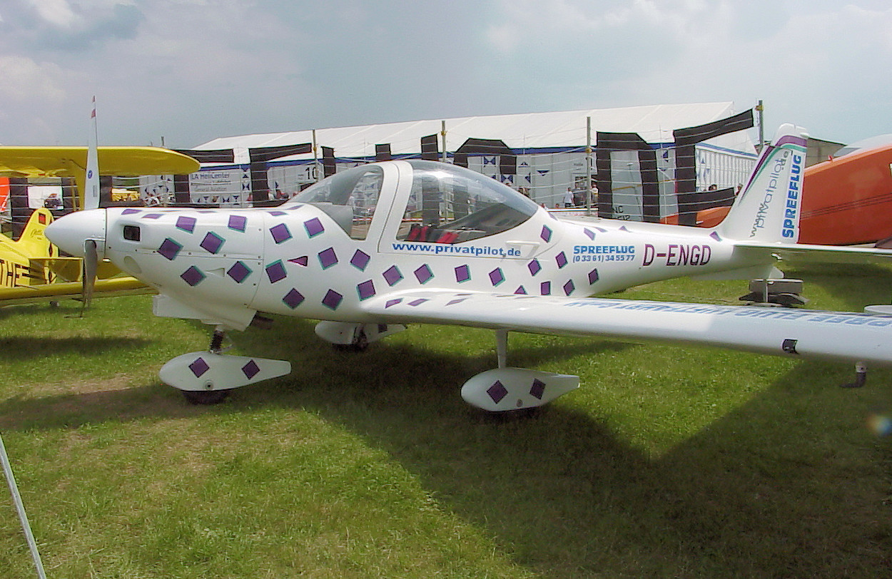 Grob 115 D Acro - kunstflugtaugliches Flugzeug in side-by-side Anordnung