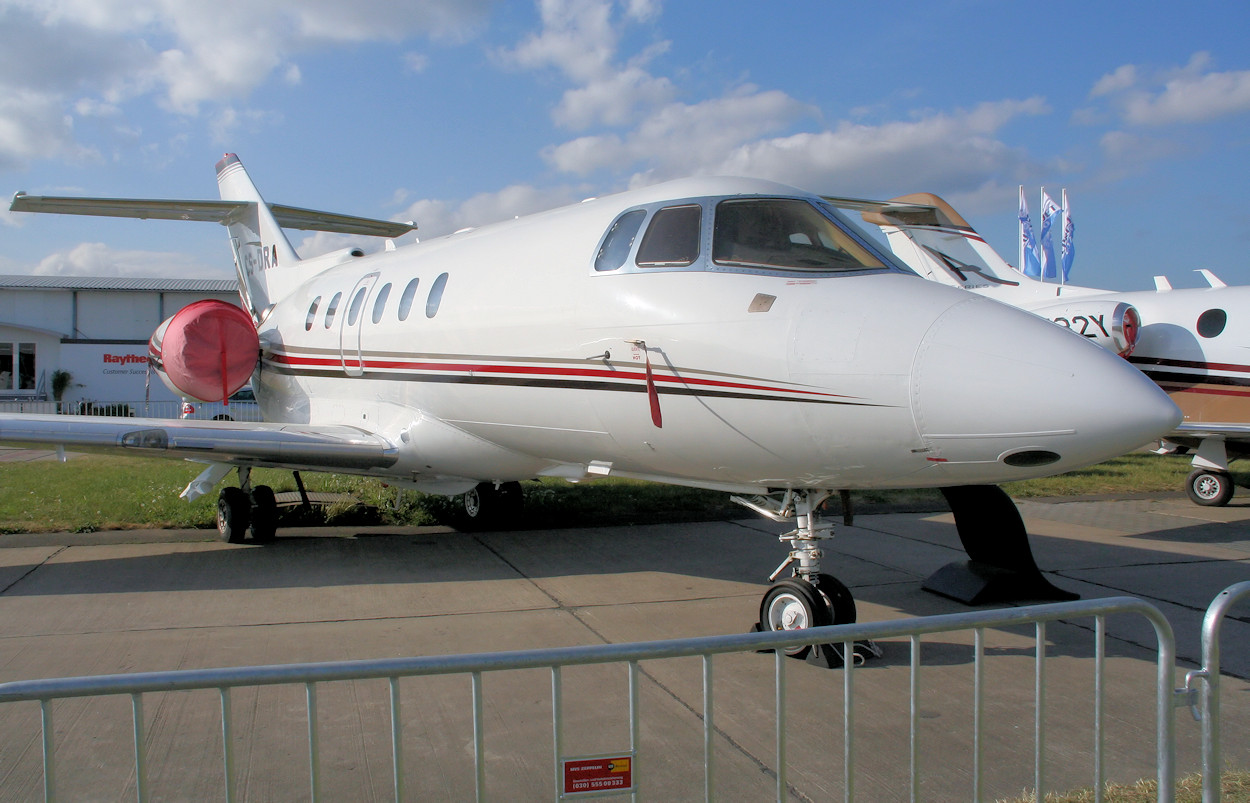 Raytheon Hawker 800 XP - Geschäftsreiseflugzeug als Tiefdecker mit Einziehfahrwerk, Druckkabine und T-Leitwerk