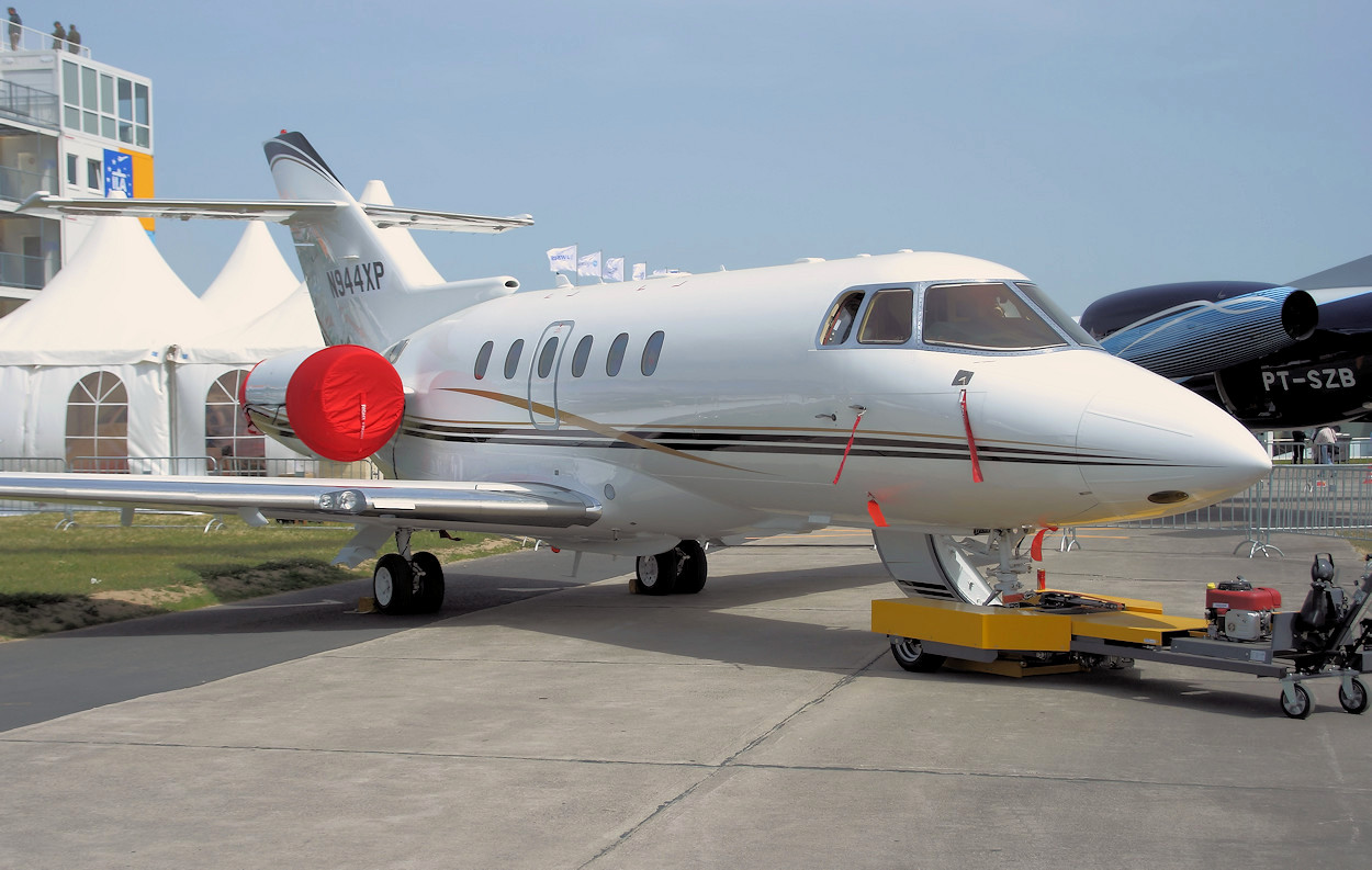 Hawker 900 - Geschäftsreiseflugzeug als Tiefdecker mit Einziehfahrwerk und Druckkabine