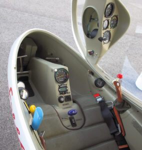 Fregata J6 - Cockpit