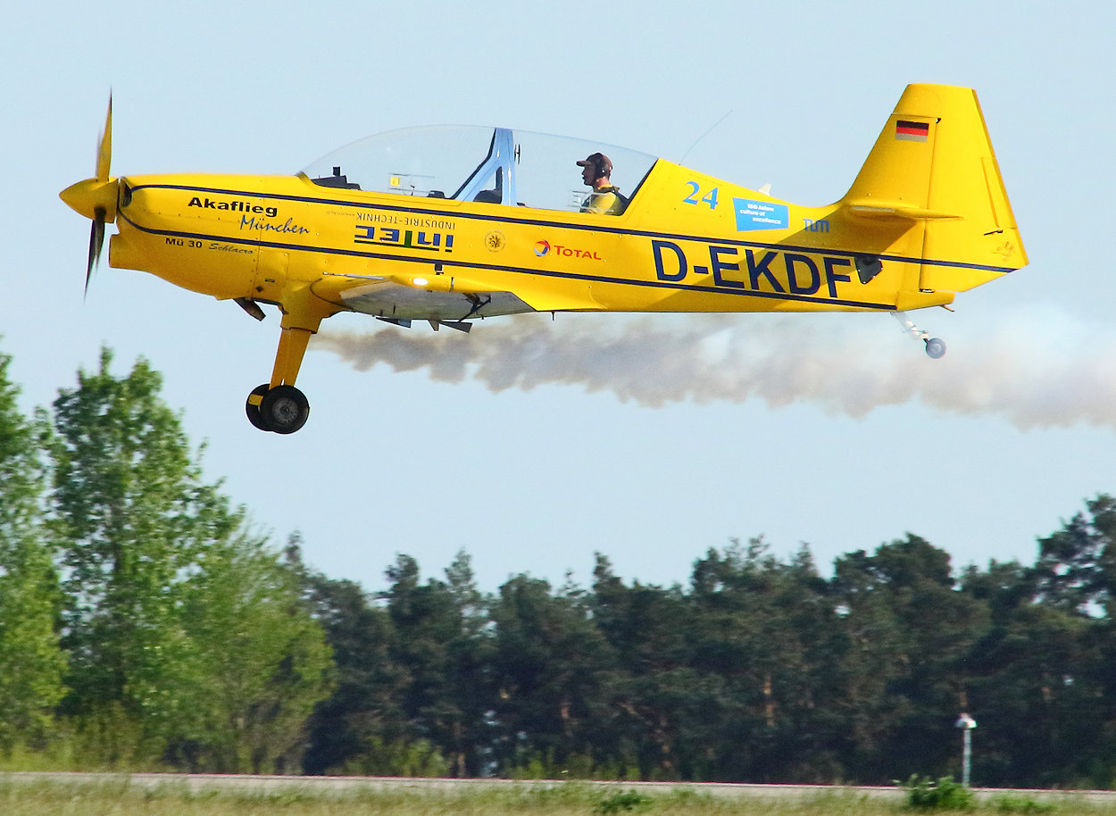 Mü-30 Schlacro - Kunstflugzeug und Schleppflugzeug der Akaflieg München