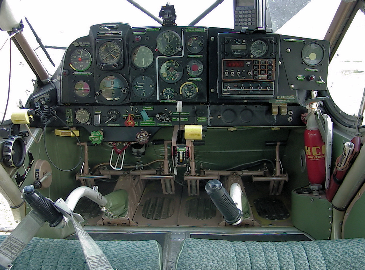 PZL-104 Wilga 35 - Cockpit