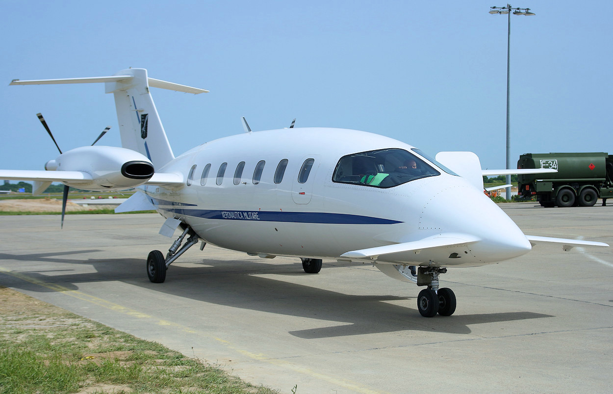 Piaggio P-180 Avanti - Business Jet