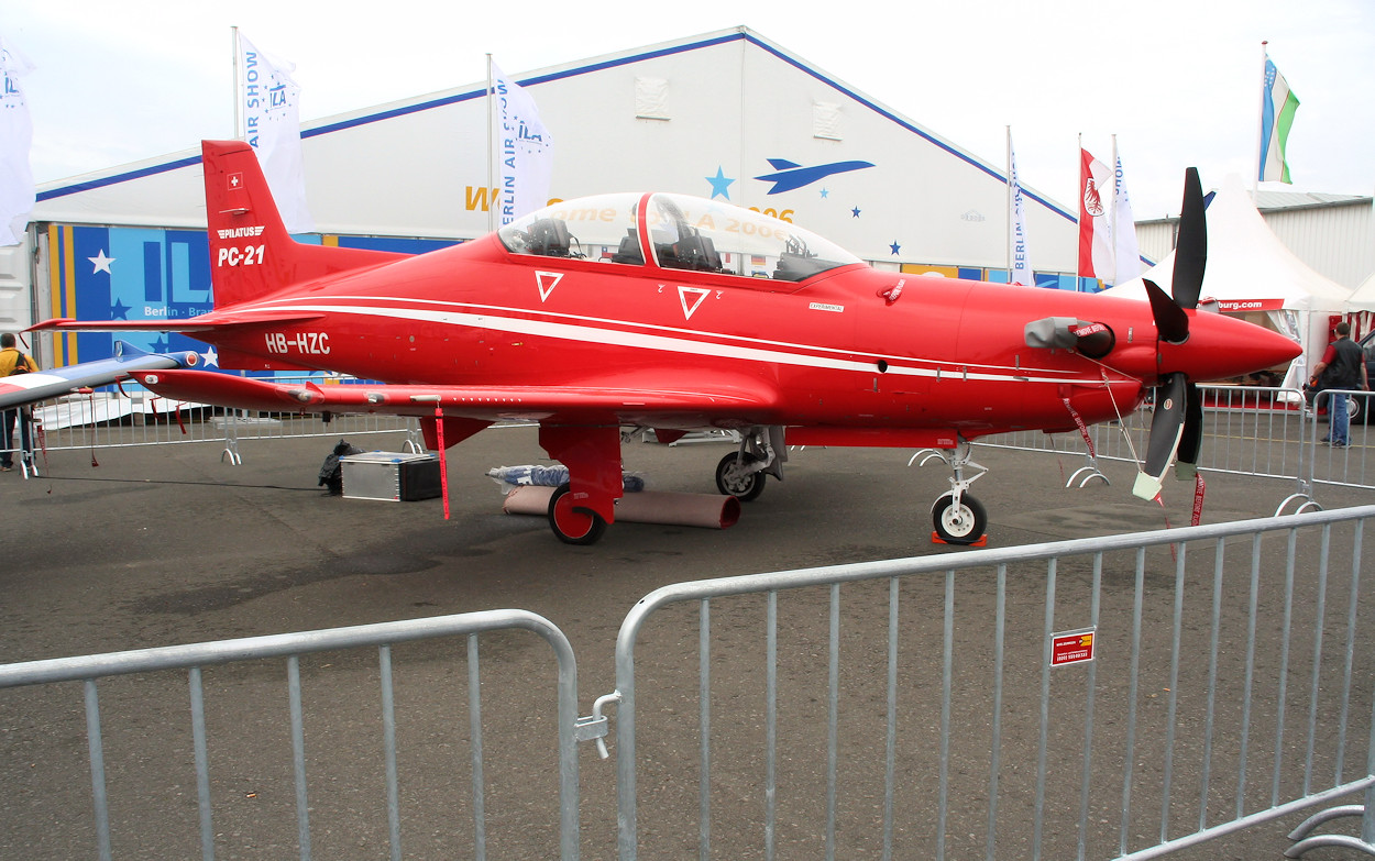 Pilatus PC-21 - Trainingsflugzeug mit Turbinenantrieb des schweizer Herstellers Pilatus Aircraft