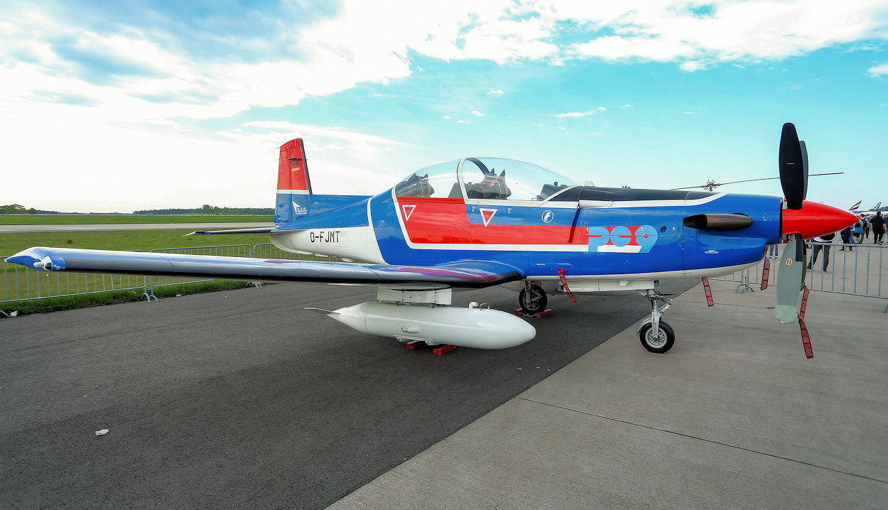 Pilatus PC-9 B Schleppflugzeug