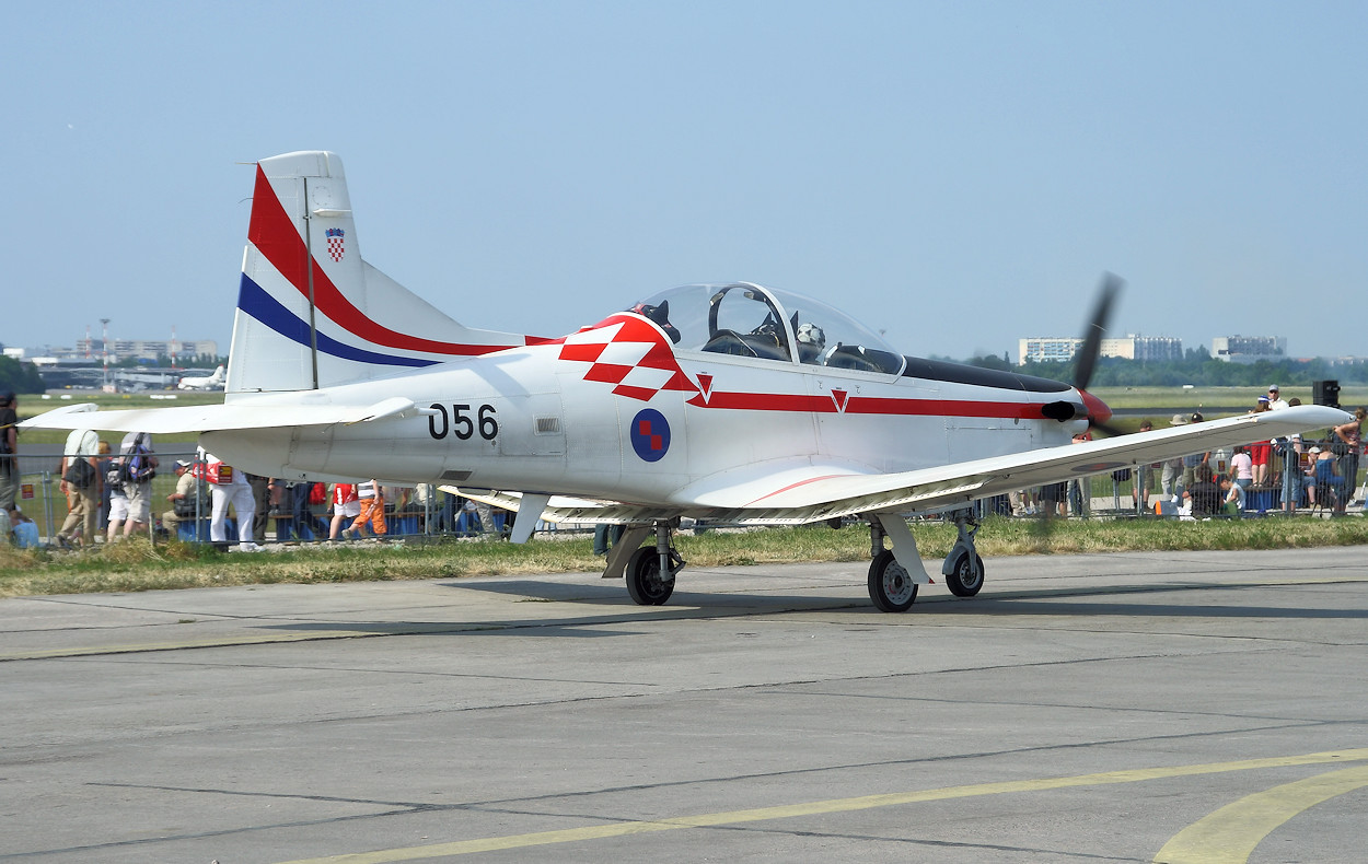 Pilatus PC-9 - Krila Oluje Kunstflug