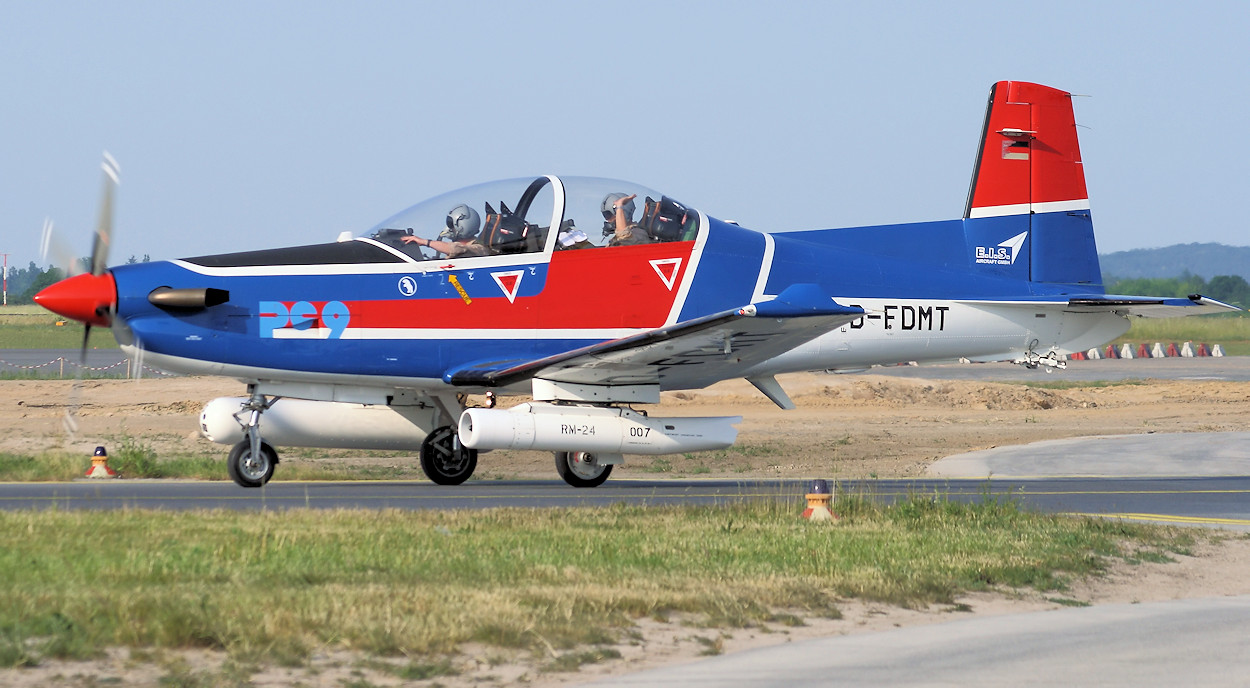 Pilatus PC-9 - Trainingsflugzeug und Schleppflugzeug zur Zielschießung der Bundeswehr