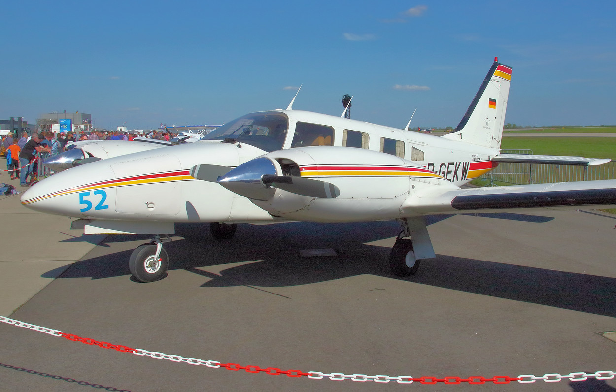 Piper PA-34-220T Seneca III - zweimotoriges und sechssitziges Reiseflugzeug